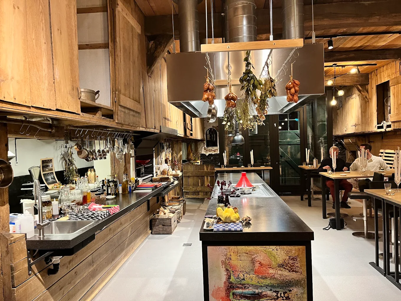 Het restaurant voorafgaand aan de storm